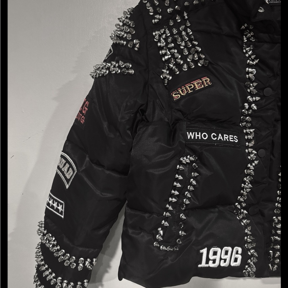 ACDC SPIKED PATCH PUFFER COAT IN BLACK NWT - Picture 15 of 16